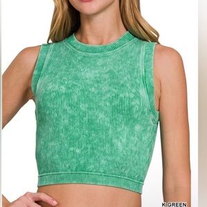 Zenana NWOT S/M Bramie padded cropped heathered green Tank Top